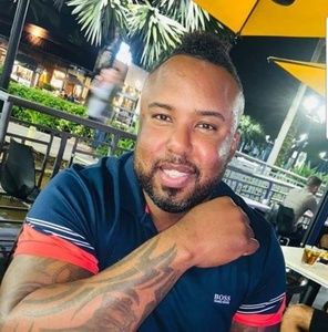 Meet your Posher, Derrick